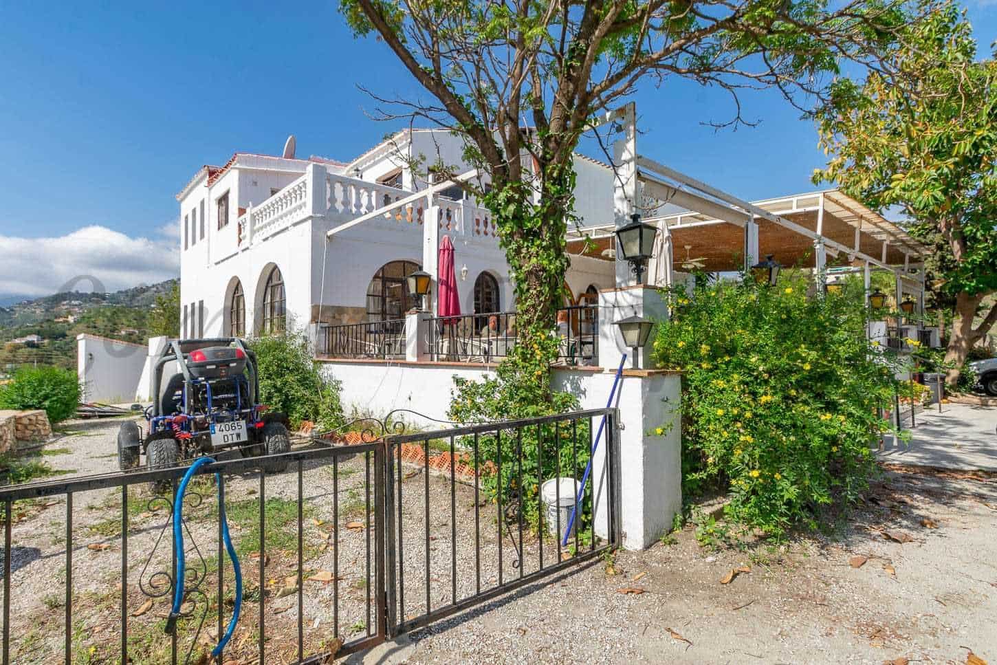 6 bedroom Finca/Country House for sale in Competa with garage - € 595,000 (Ref: 10075760)