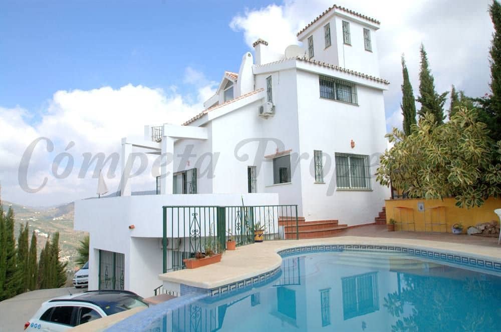 3 chambre Finca/Maison de Campagne à vendre à Torrox avec piscine garage - 950 000 € (Ref: 10075763)