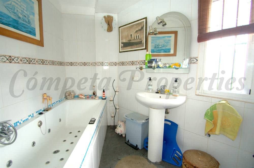 3 chambre Finca/Maison de Campagne à vendre à Torrox avec piscine garage - 950 000 € (Ref: 10075763)