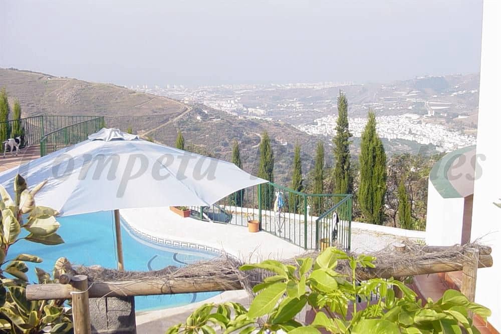 3 chambre Finca/Maison de Campagne à vendre à Torrox avec piscine garage - 950 000 € (Ref: 10075763)