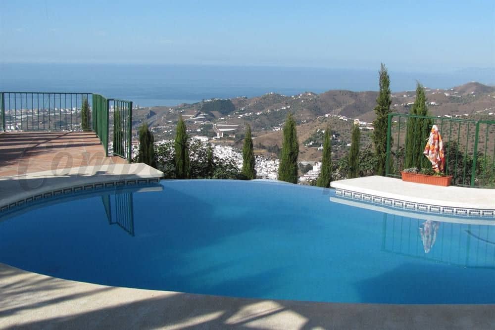 3 chambre Finca/Maison de Campagne à vendre à Torrox avec piscine garage - 950 000 € (Ref: 10075763)
