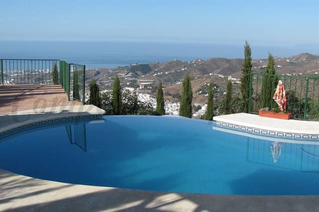 3 bedroom Finca/Country House for sale in Torrox Pueblo, Torrox with pool garage - € 950,000 (Ref: 10075763)