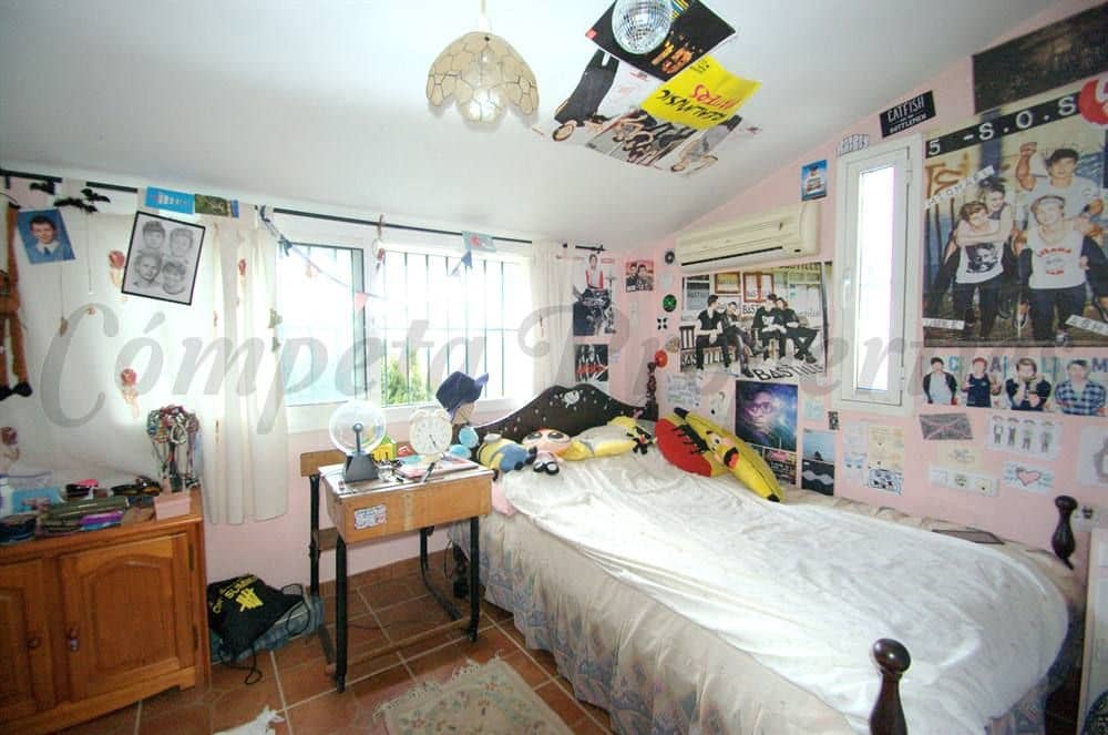 3 chambre Finca/Maison de Campagne à vendre à Torrox avec piscine garage - 950 000 € (Ref: 10075763)