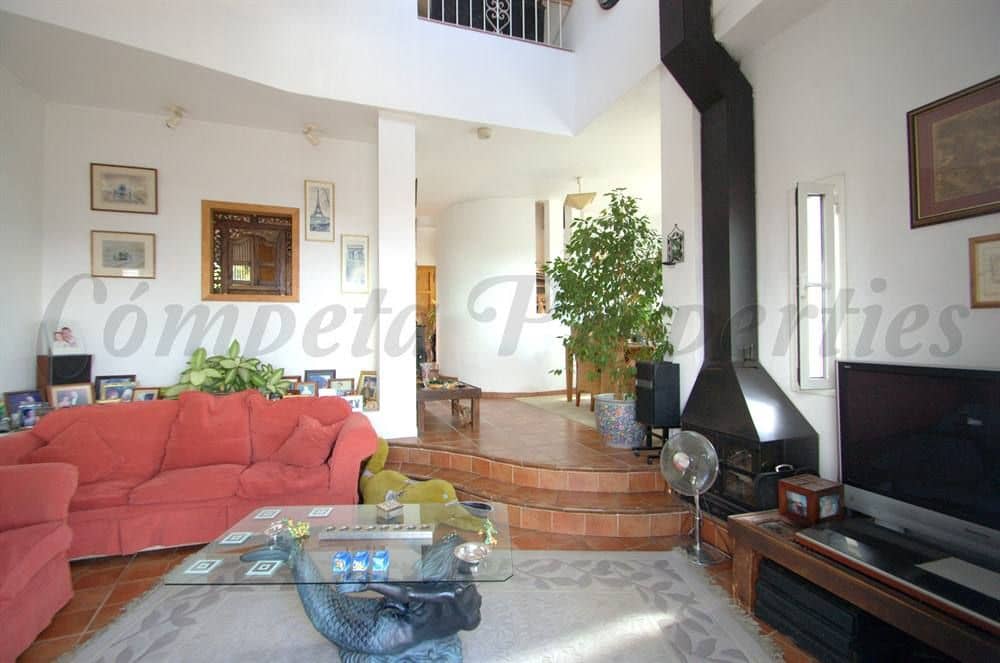 3 chambre Finca/Maison de Campagne à vendre à Torrox avec piscine garage - 950 000 € (Ref: 10075763)