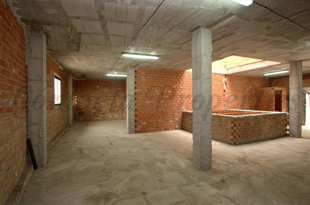 Comercial para arrendar em Canillas de Albaida - 350 € (Ref: 10075781)