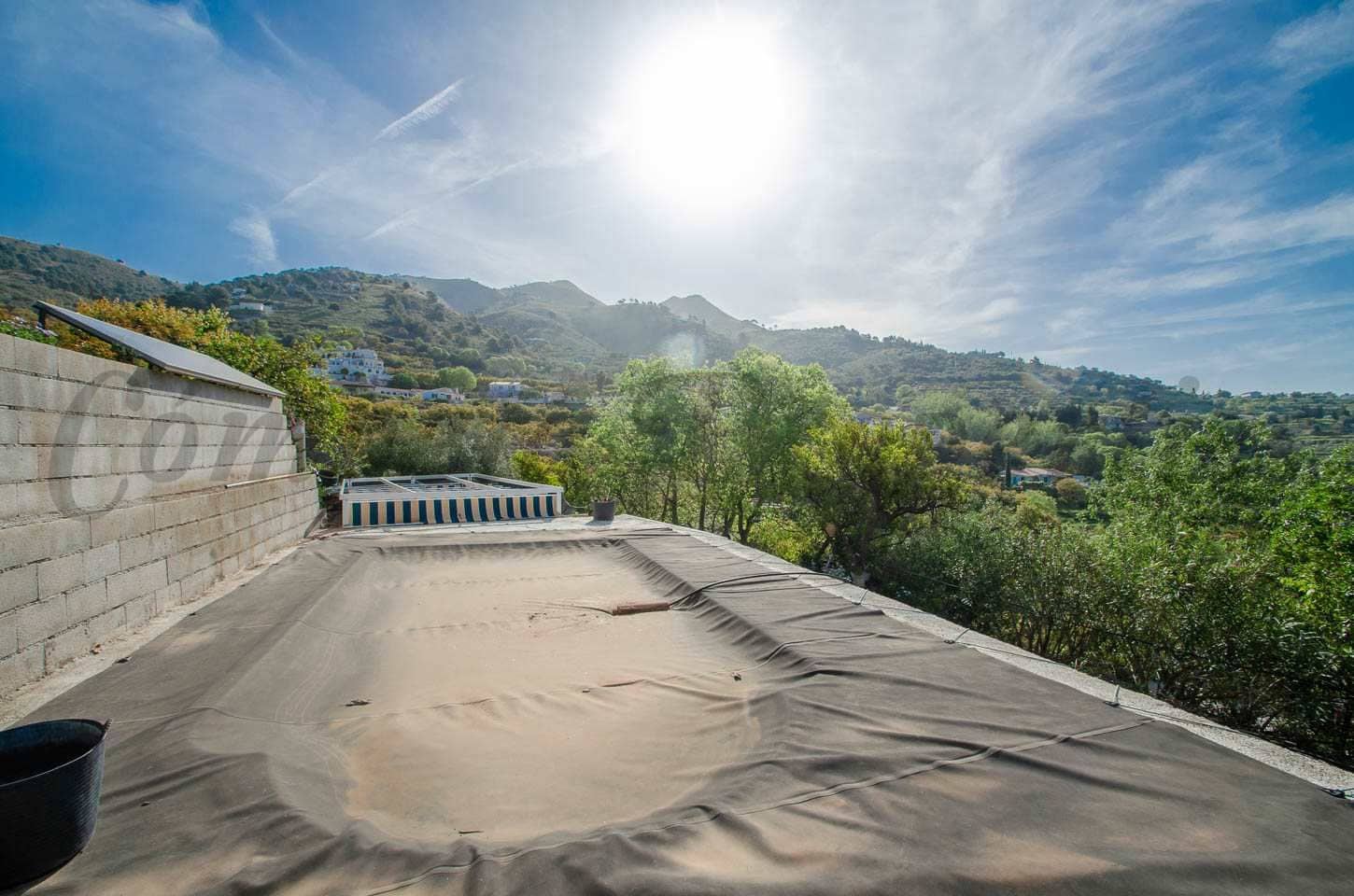 Finca/Landehus til salg i Canillas de Albaida med swimmingpool - € 119.900 (Ref: 10075784)