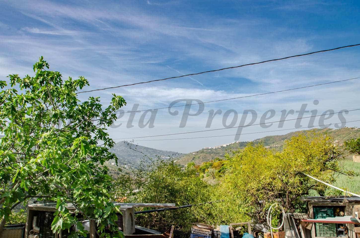Finca/Landehus til salg i Canillas de Albaida med swimmingpool - € 119.900 (Ref: 10075784)