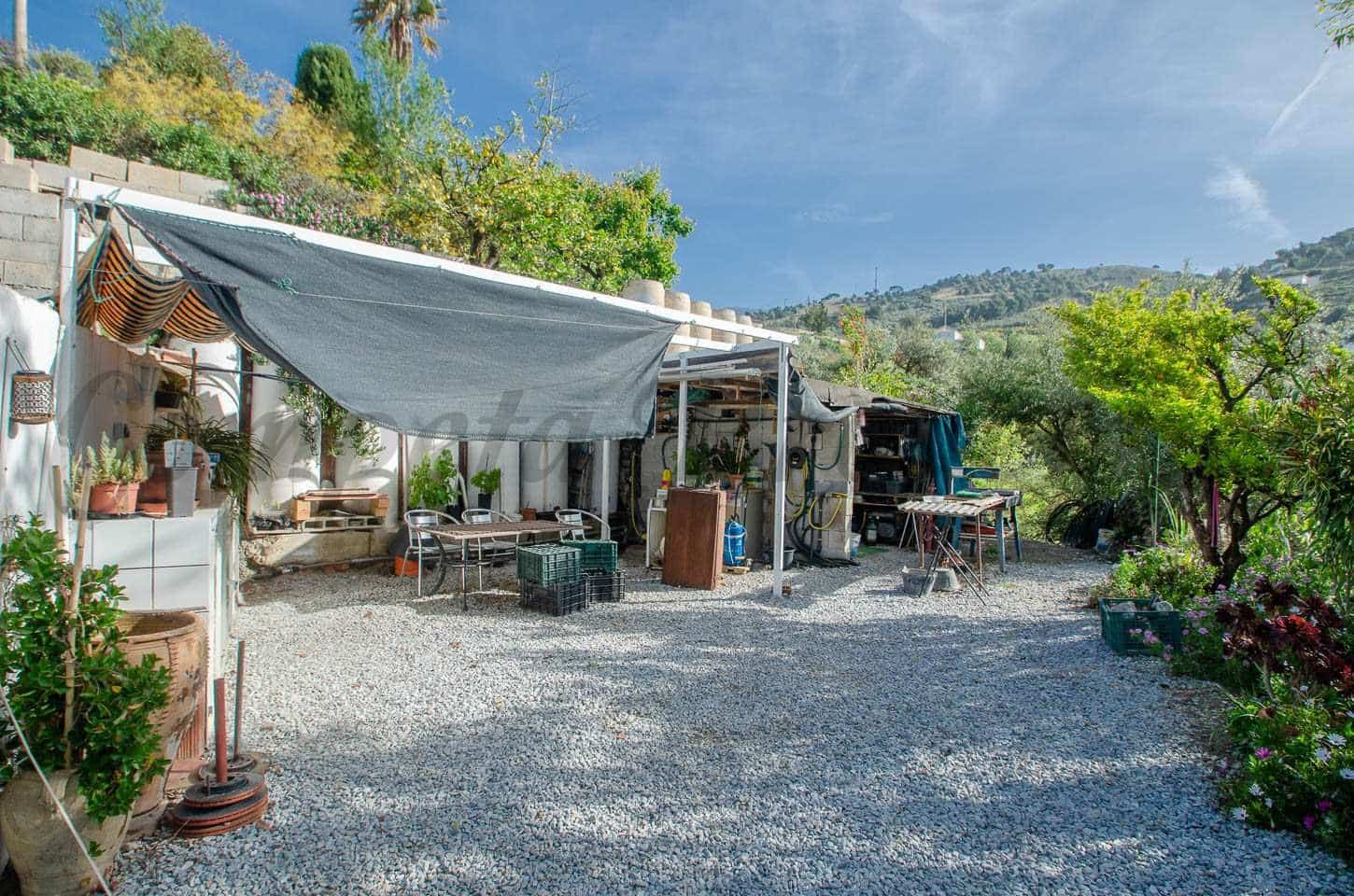 Finca/Landehus til salg i Canillas de Albaida med swimmingpool - € 119.900 (Ref: 10075784)