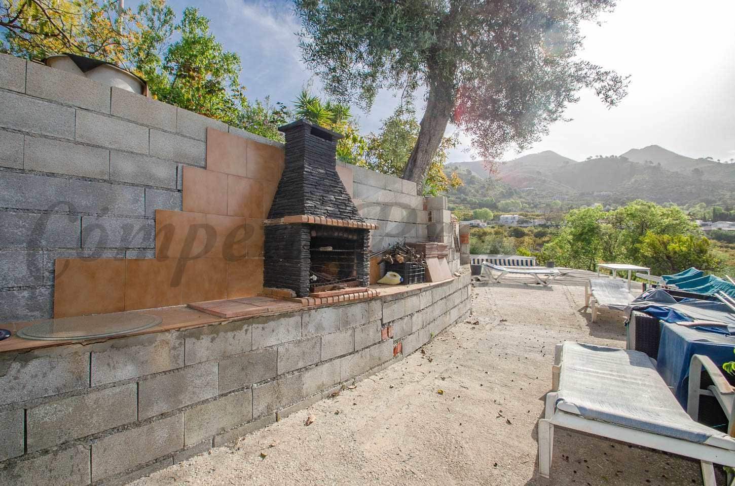 Finca/Landehus til salg i Canillas de Albaida med swimmingpool - € 119.900 (Ref: 10075784)