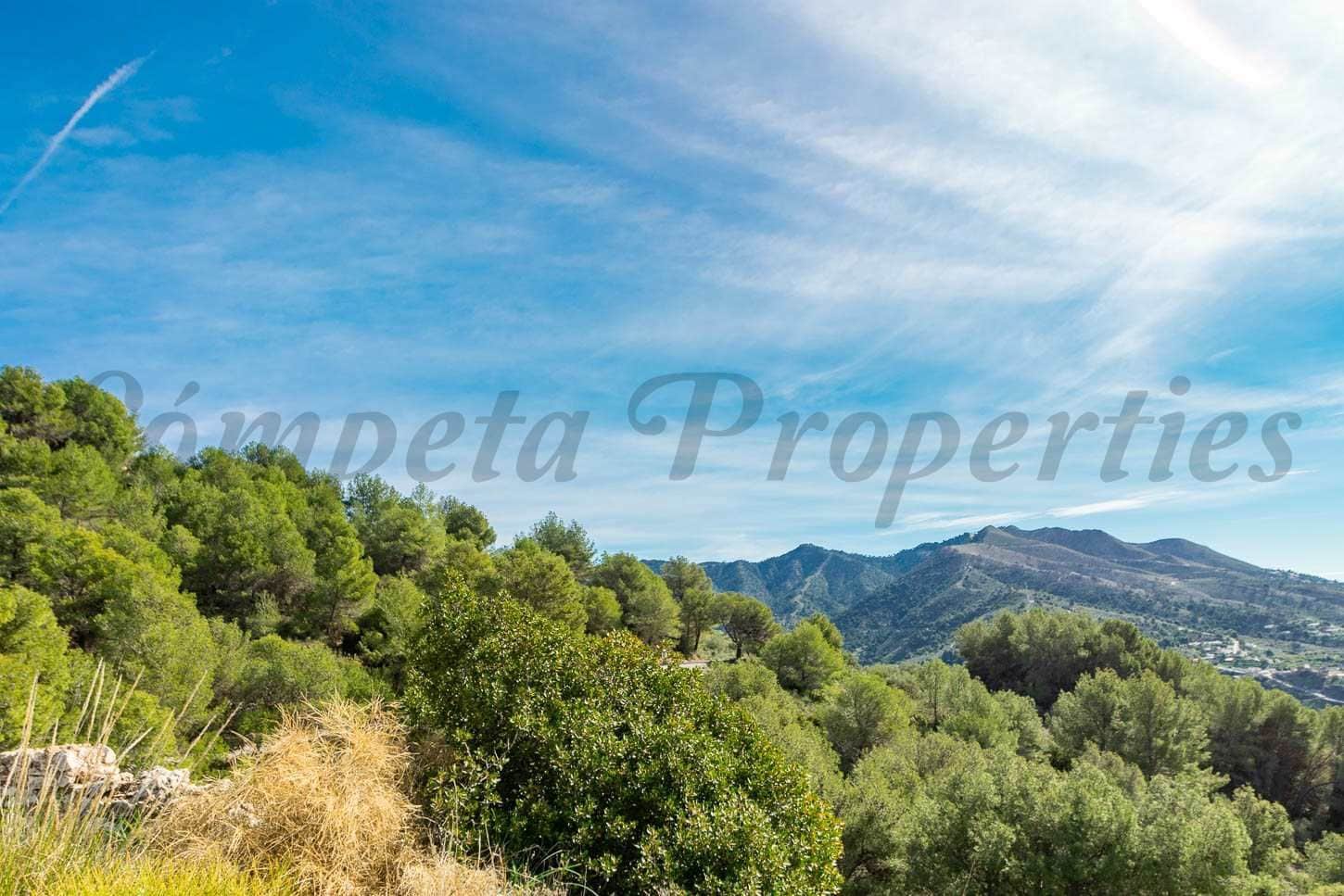 Rakentamaton maa myytävänä paikassa Canillas de Albaida - 55 000 € (Ref: 10075791)