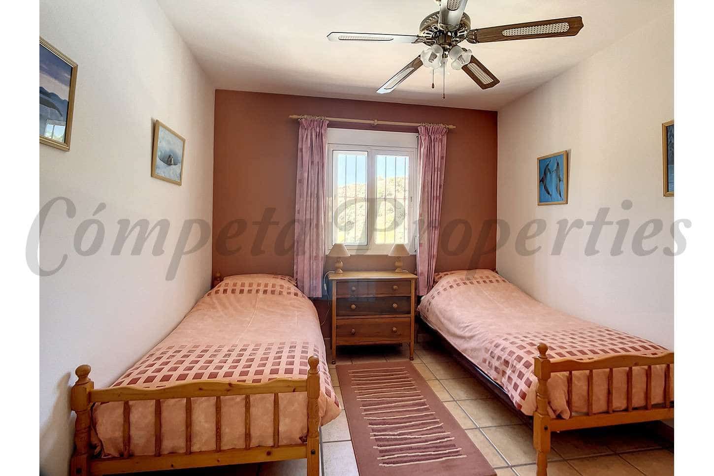 4 sypialnia Finka/Dom wiejski na sprzedaż w Sedella z basenem garażem - 415 000 € (Ref: 10075798)