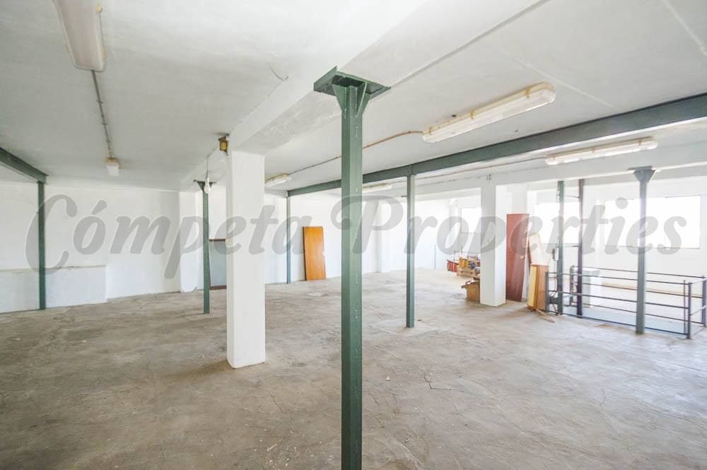 Kaupallinen myytävänä paikassa Competa - 367 500 € (Ref: 10075809)