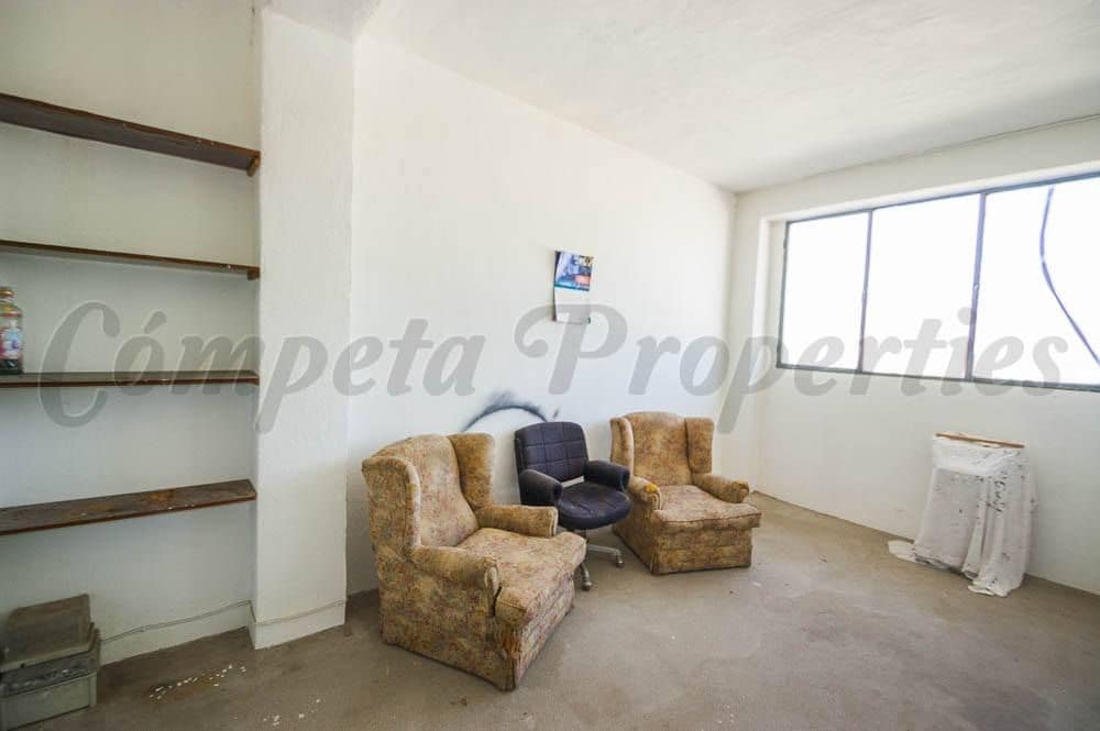 Kaupallinen myytävänä paikassa Competa - 367 500 € (Ref: 10075809)