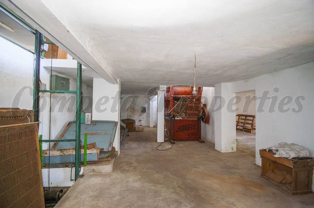 Kaupallinen myytävänä paikassa Competa - 367 500 € (Ref: 10075809)