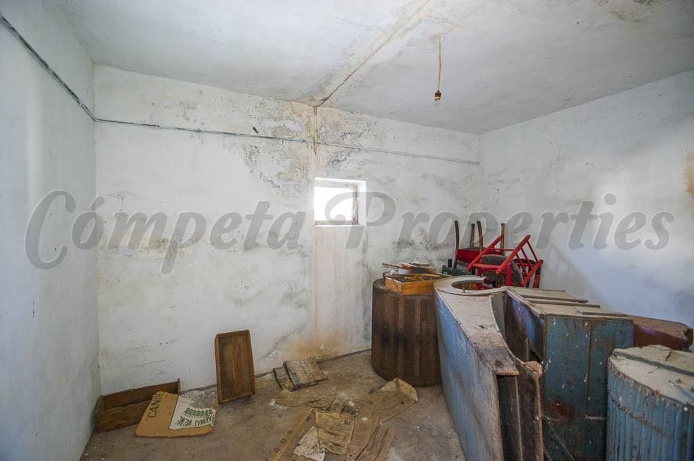 Kaupallinen myytävänä paikassa Competa - 367 500 € (Ref: 10075809)
