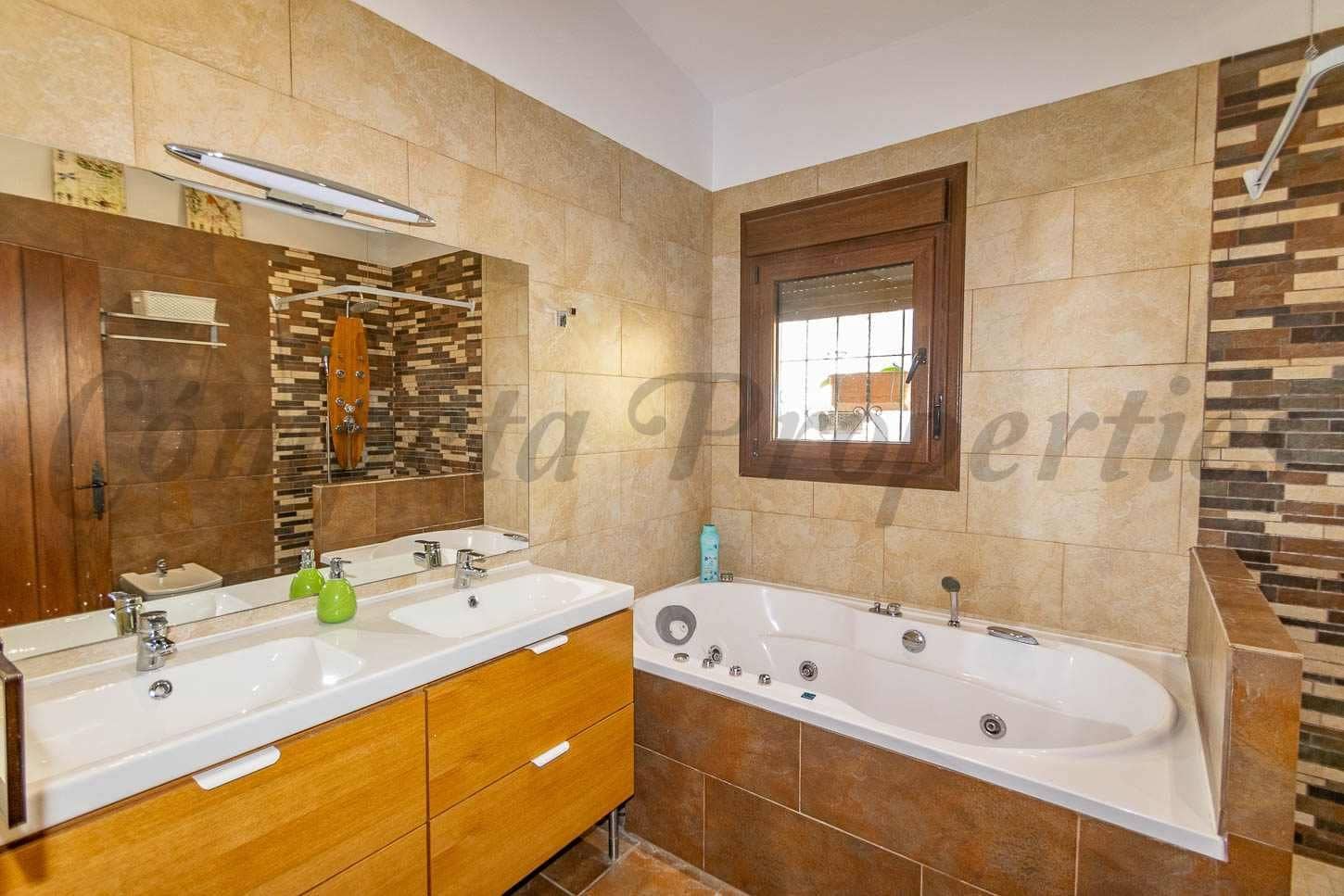 3 soverom Finca/Herregård til leie i Torrox med svømmebasseng - € 1 500 (Ref: 10075817)
