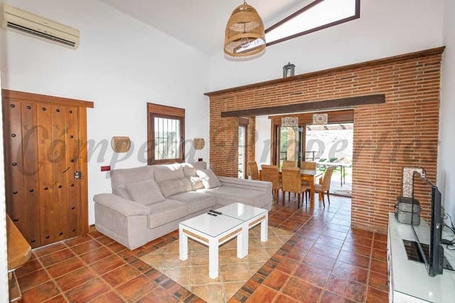 3 soveværelse Finca/Landehus til leje i Torrox Pueblo, Torrox med swimmingpool - € 1.500 (Ref: 10075817)