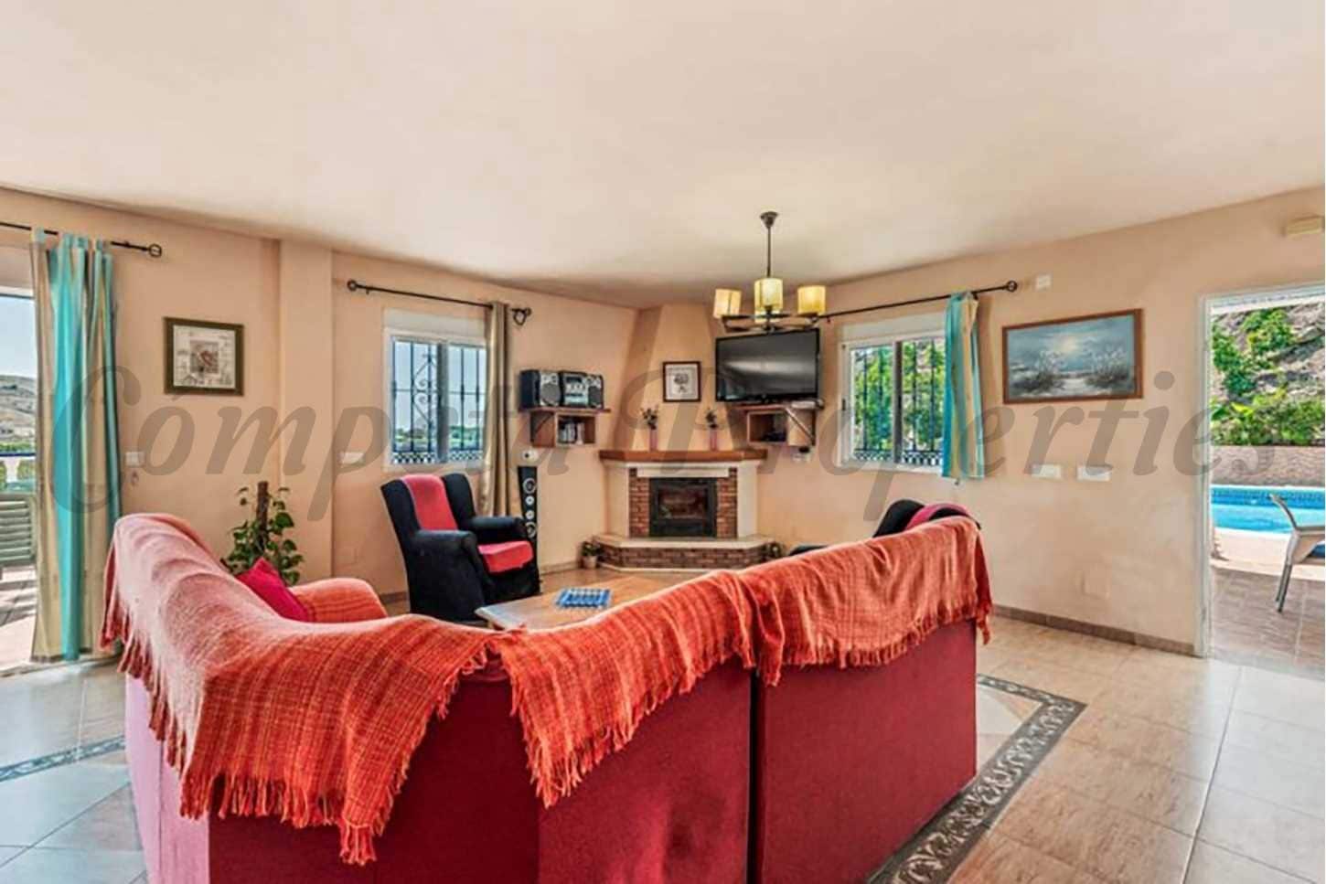 Finca/Casa Rural de 4 habitaciones en Nerja en alquiler con piscina - 1.600 € (Ref: 10075827)