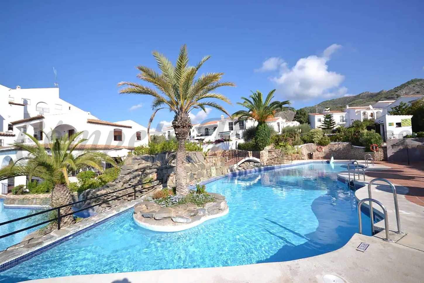 2 soverom Leilighet til leie i Nerja med svømmebasseng - € 1 250 (Ref: 10075836)