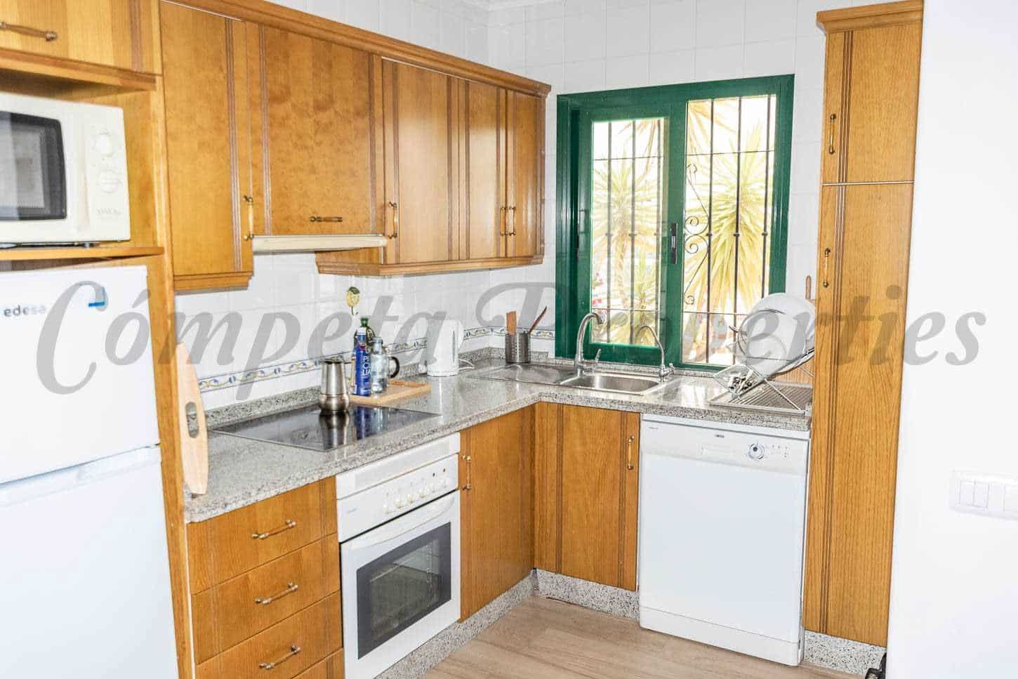 2 bedroom Apartment for rent in Nerja with pool garage - € 990 (Ref: 10075840)