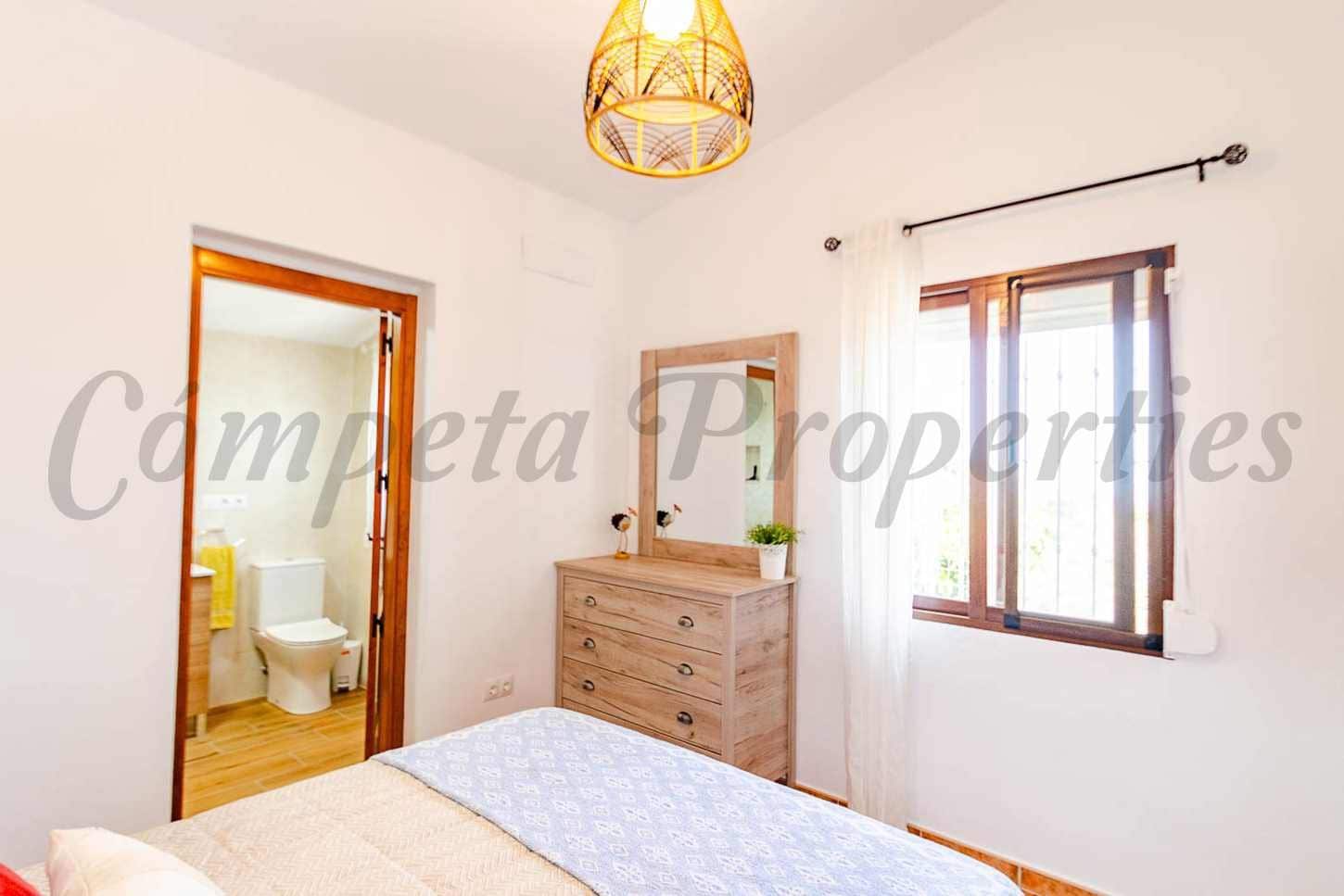 Finca/Maison de Campagne de 2 chambres à louer à Archez avec piscine - 1 500 € (Ref: 10075844)