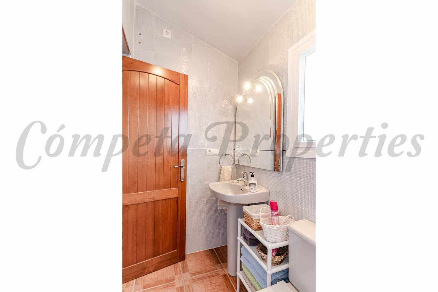 Finca/Maison de Campagne de 2 chambres à louer à Archez avec piscine - 1 500 € (Ref: 10075844)