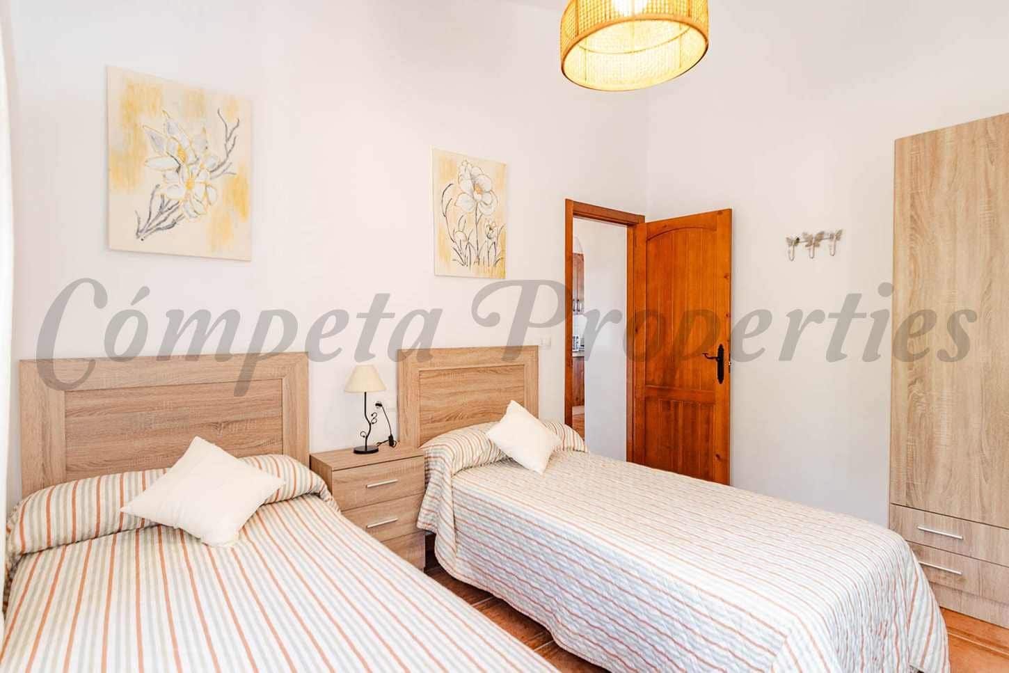 Finca/Maison de Campagne de 2 chambres à louer à Archez avec piscine - 1 500 € (Ref: 10075844)