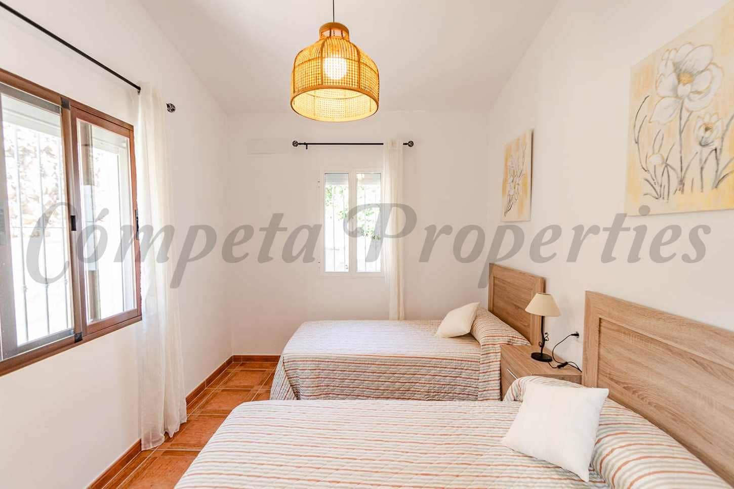 Finca/Maison de Campagne de 2 chambres à louer à Archez avec piscine - 1 500 € (Ref: 10075844)
