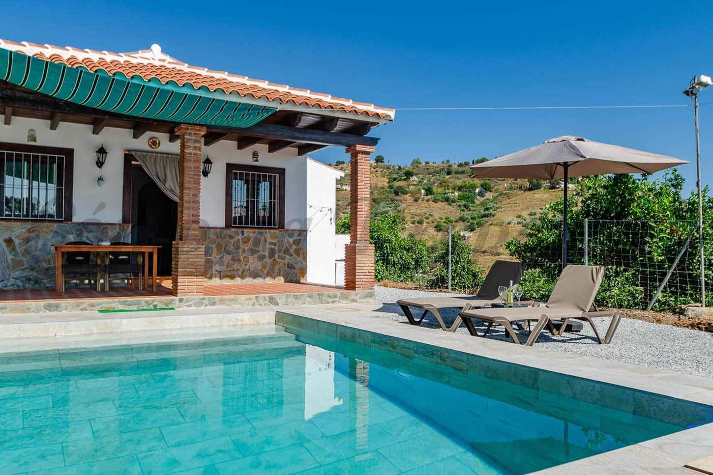 Finca/Maison de Campagne de 2 chambres à louer à Archez avec piscine - 1 500 € (Ref: 10075844)
