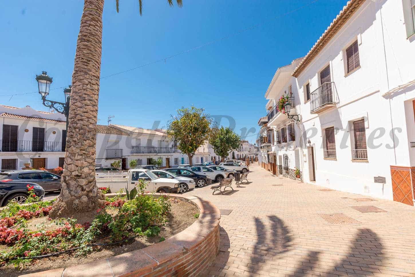 2 bedroom Apartment for rent in Nerja - € 700 (Ref: 10075845)