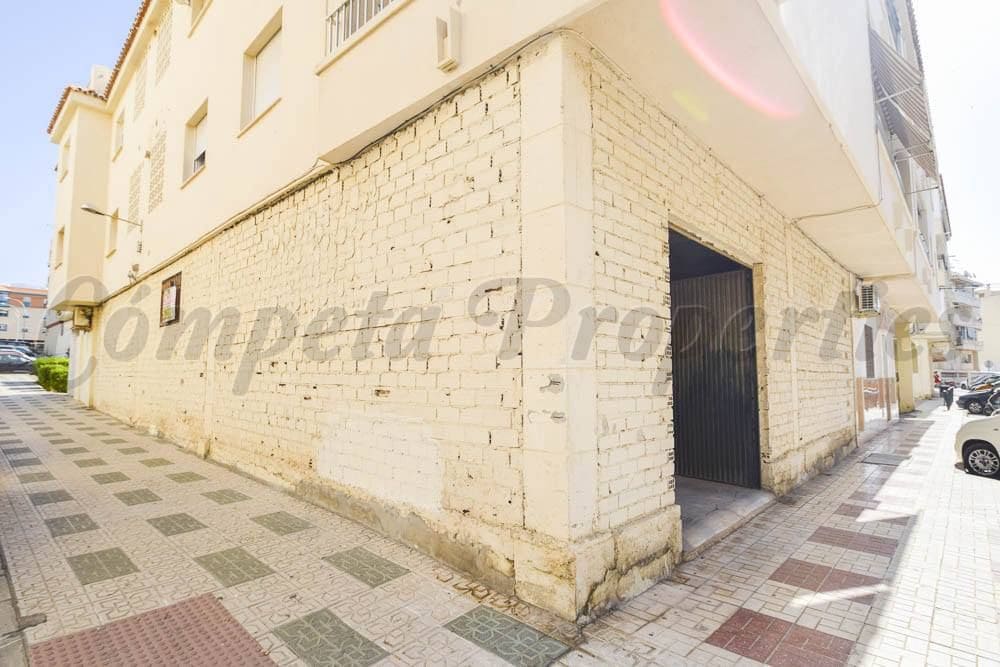 Commercial for rent in Nerja with garage - € 900 (Ref: 10075846)
