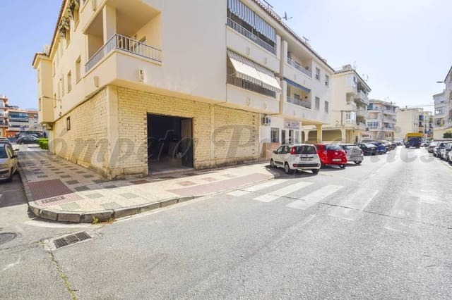 Kommersiell til leie i Nerja med garasje - € 900 (Ref: 10075846)