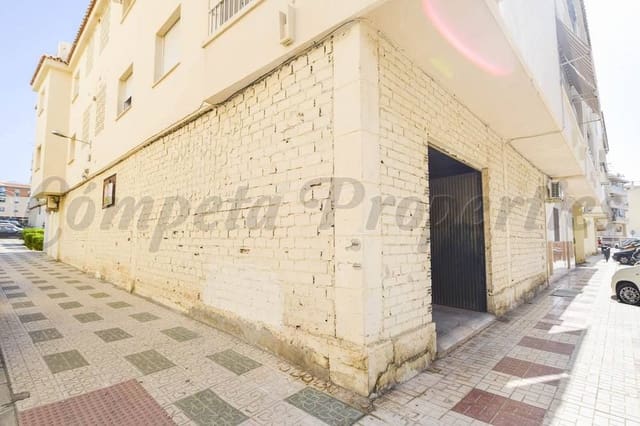 Kommersiell til leie i Nerja med garasje - € 900 (Ref: 10075846)