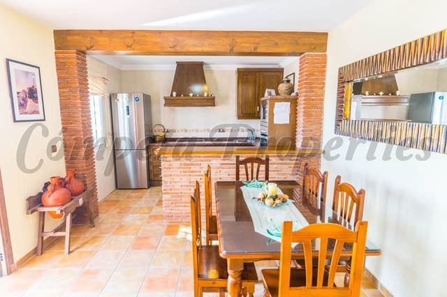 3 sypialnia Finka/Dom wiejski na kwatery wakacyjne w Frigiliana z basenem garażem - 700 € (Ref: 10075849)