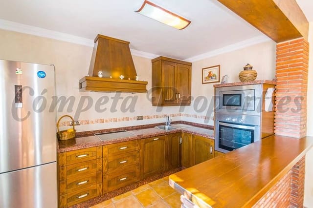 3 sypialnia Finka/Dom wiejski na kwatery wakacyjne w Frigiliana z basenem garażem - 700 € (Ref: 10075849)