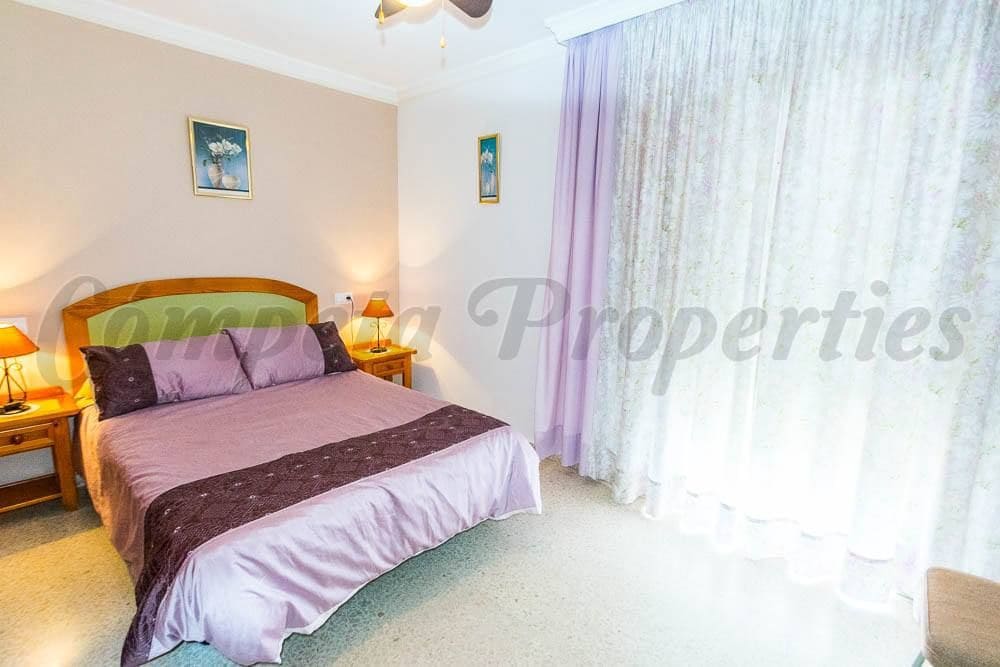 2 bedroom Apartment for holiday rental in Nerja - € 875 (Ref: 10075851)