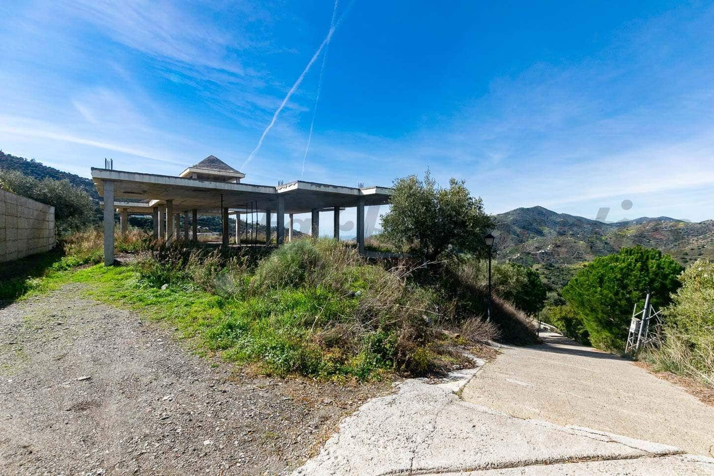 Grunde uden byggetilladelser til salg i Sayalonga - € 99.000 (Ref: 10075868)