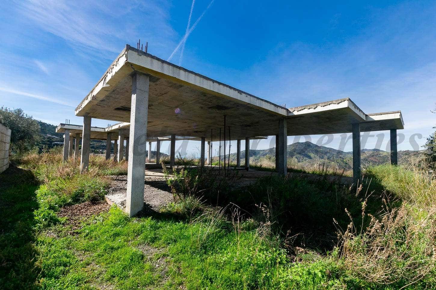 Grunde uden byggetilladelser til salg i Sayalonga - € 99.000 (Ref: 10075868)