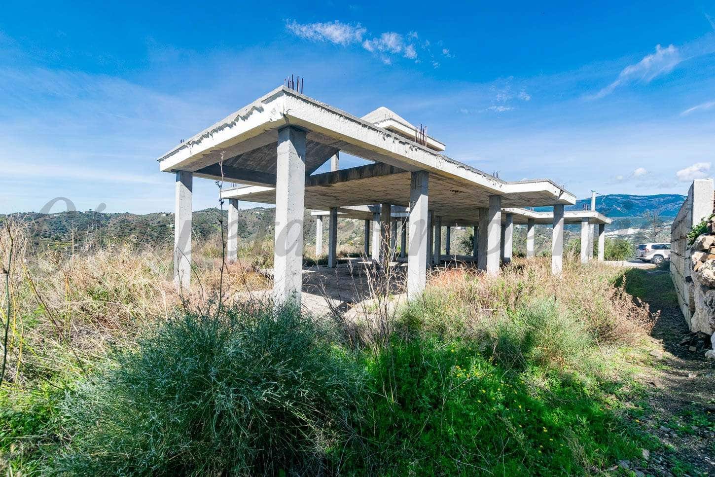 Grunde uden byggetilladelser til salg i Sayalonga - € 99.000 (Ref: 10075868)