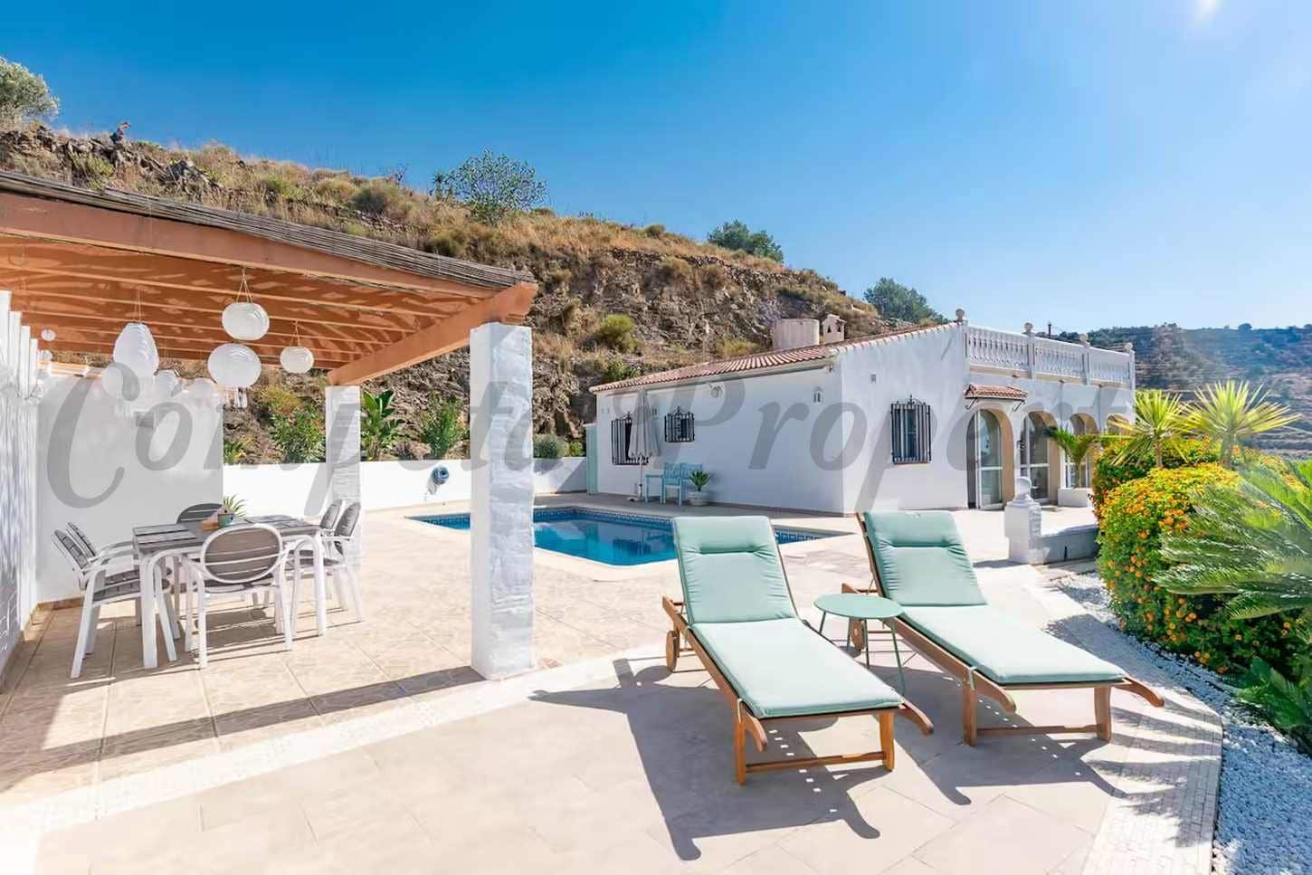 3 soveværelse Finca/Landehus til leje i Torrox med swimmingpool garage - € 1.500 (Ref: 10075871)