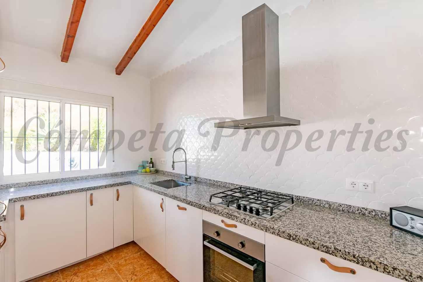 3 soveværelse Finca/Landehus til leje i Torrox med swimmingpool garage - € 1.500 (Ref: 10075871)
