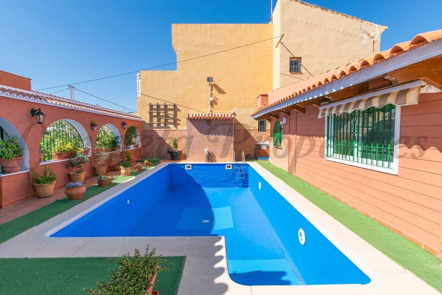 4 soveværelse Finca/Landehus til salg i Lagos med swimmingpool - € 550.000 (Ref: 10075876)