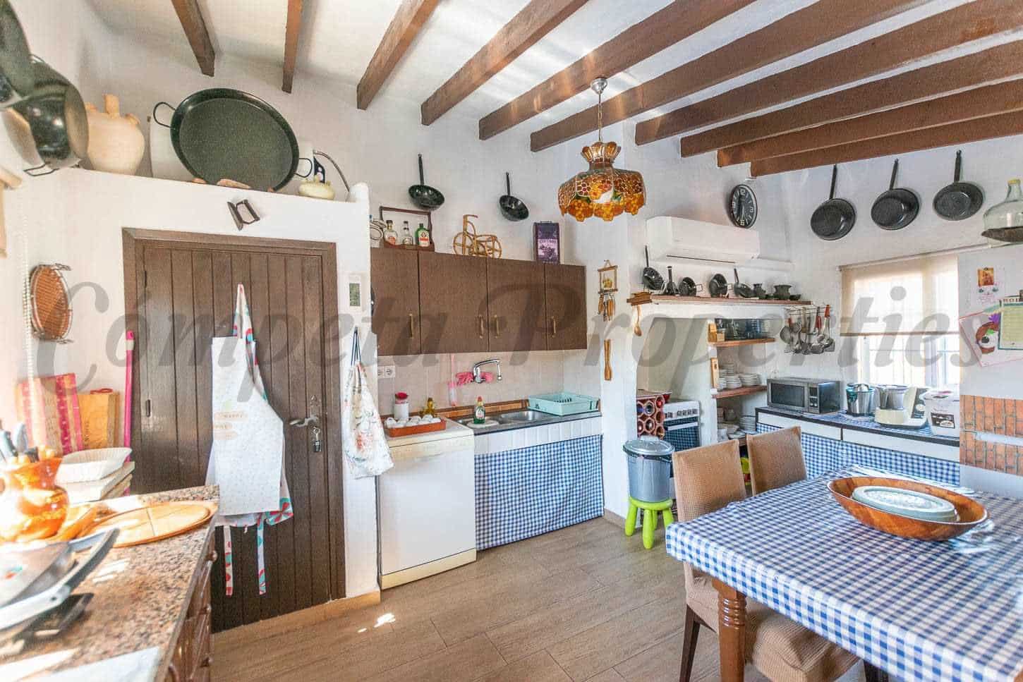 4 soveværelse Finca/Landehus til salg i Lagos med swimmingpool - € 550.000 (Ref: 10075876)