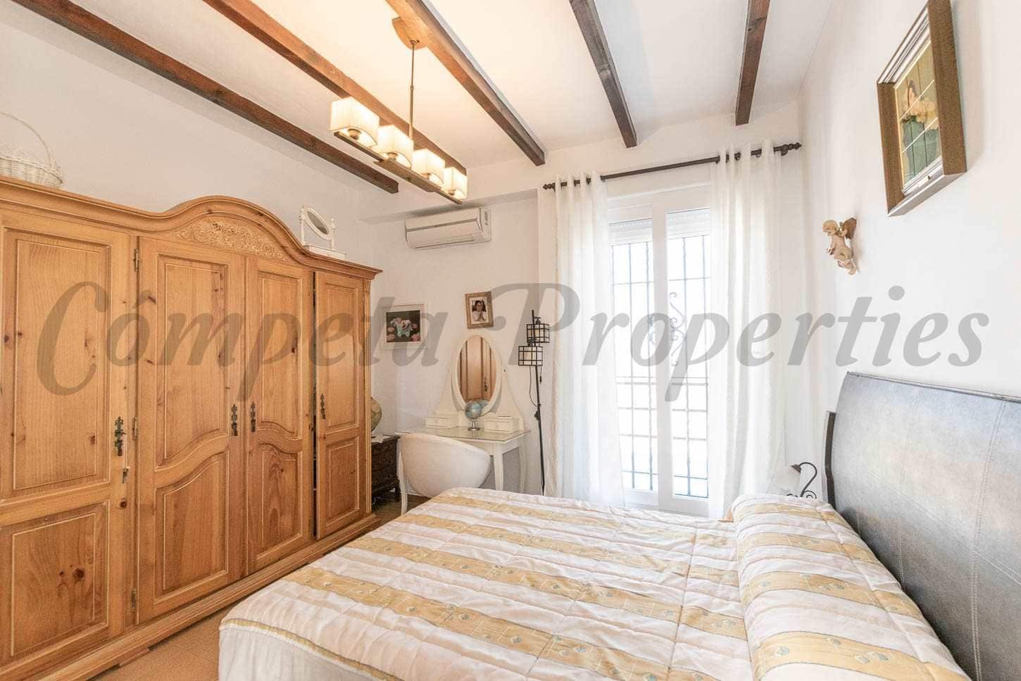 4 soveværelse Finca/Landehus til salg i Lagos med swimmingpool - € 550.000 (Ref: 10075876)