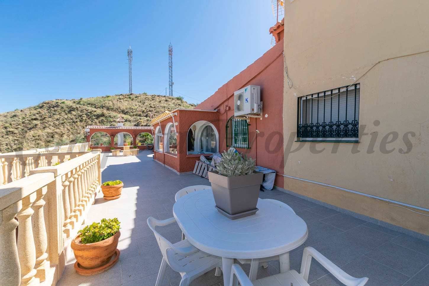 4 soveværelse Finca/Landehus til salg i Lagos med swimmingpool - € 550.000 (Ref: 10075876)