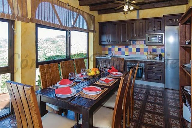 2 soveværelse Finca/Landehus til leje i Torrox med swimmingpool - € 1.250 (Ref: 10075880)