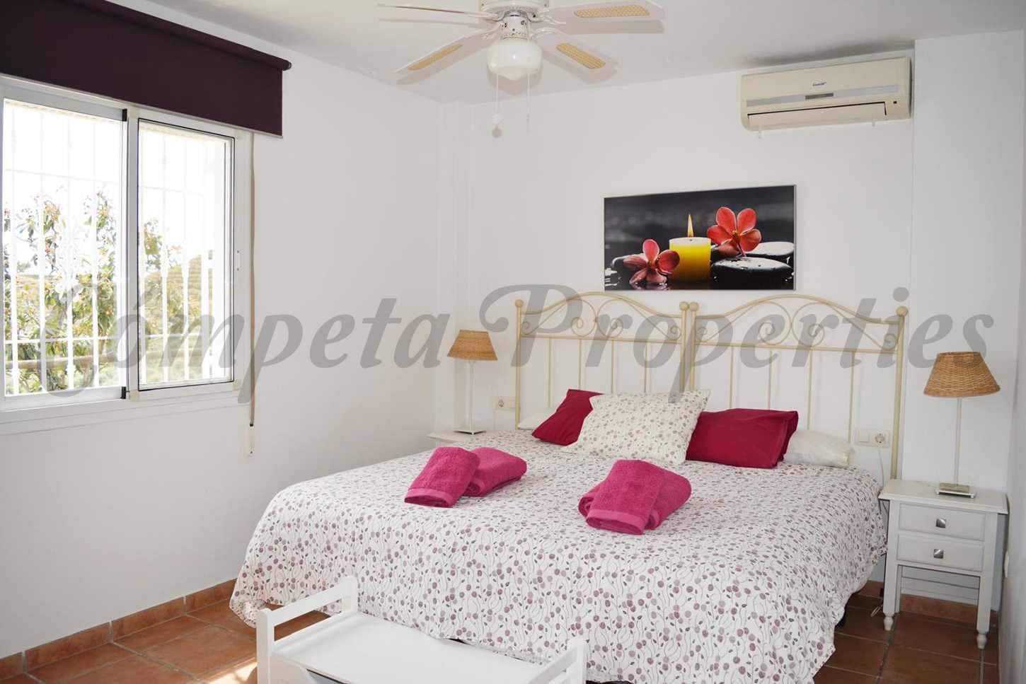 Finca/Maison de Campagne de 2 chambres à louer à Torrox avec piscine garage - 1 175 € (Ref: 10075887)