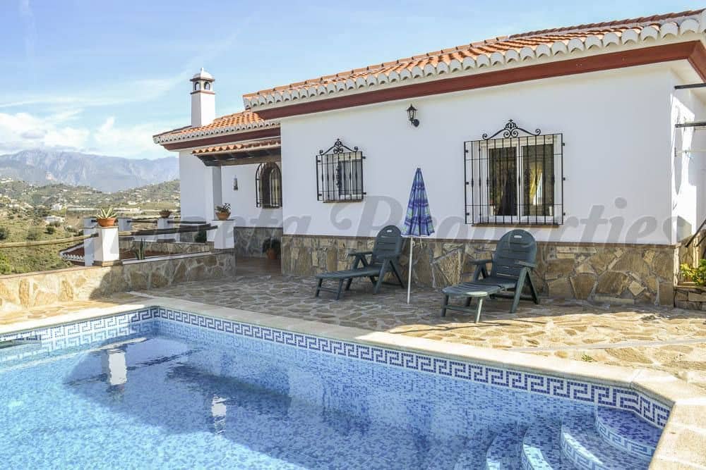 3 quarto Quinta/Casa Rural para arrendar em Torrox com piscina garagem - 1 440 € (Ref: 10075889)