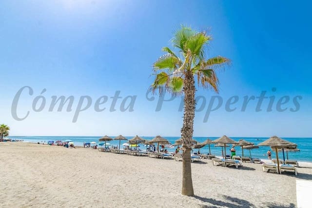4 quarto Apartamento para arrendar em Torrox-Costa, Torrox com piscina - 700 € (Ref: 10075929)