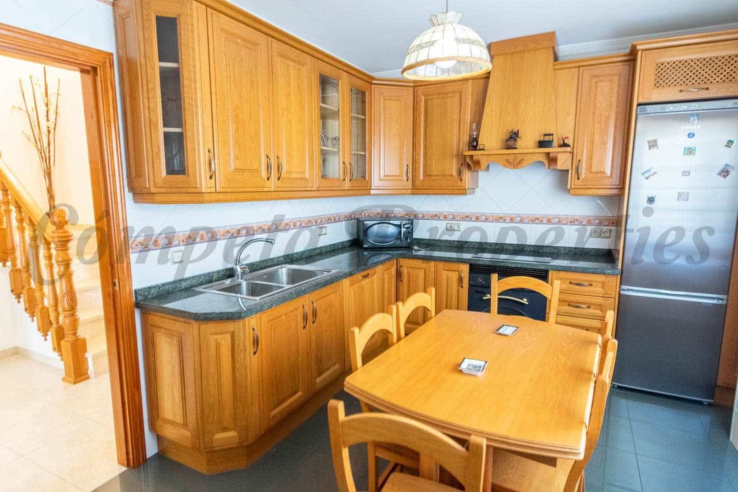 Apartamento de 4 habitaciones en Cómpeta en alquiler - 1.100 € (Ref: 10075932)